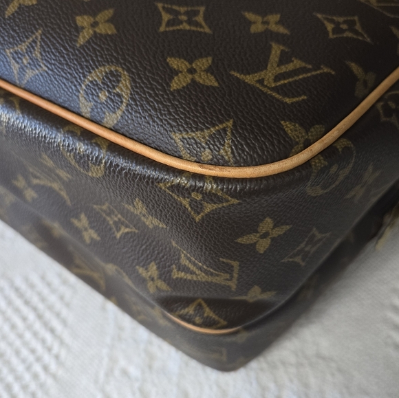 EUC Louis Vuitton Monogram Canvas Reporter GM - Picture 13 of 17